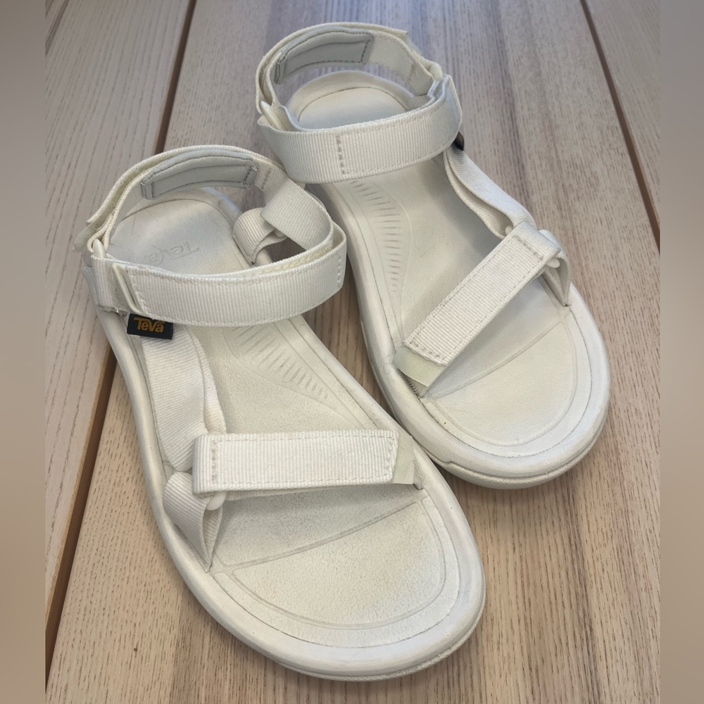 TEVA white strappy sandles Sz 9